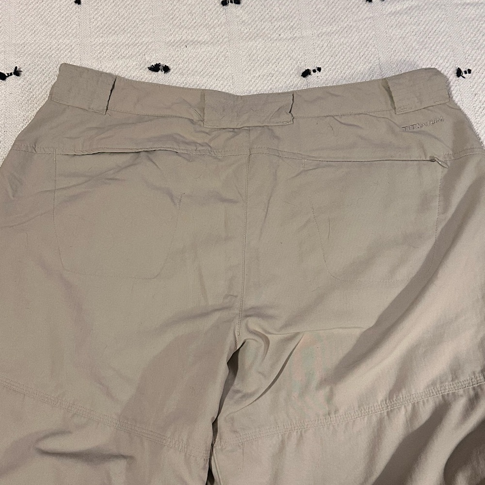 Columbia Women's Light Khaki Zip-Off Cargo Pants - Picture 8 of 9